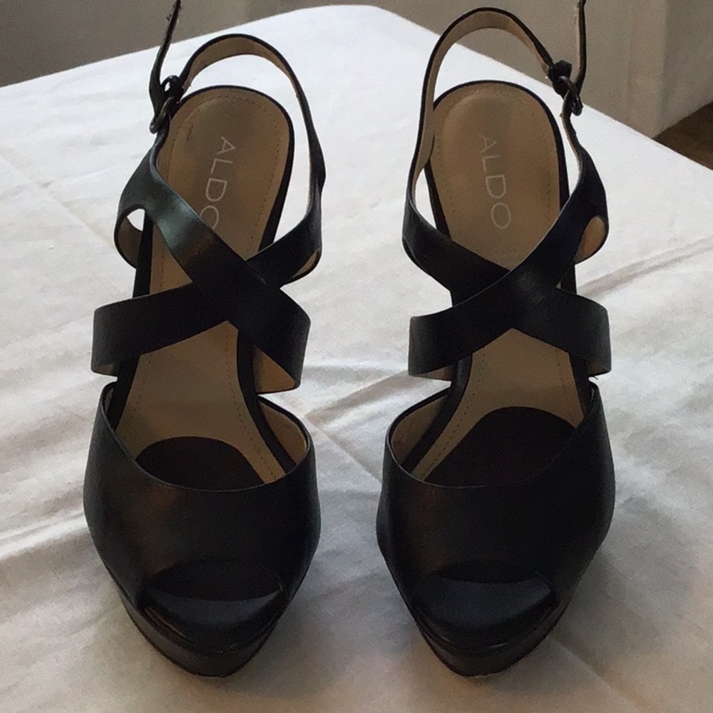 ALDO BLACK HEELS. SIZE 8.5. Excellent condition.